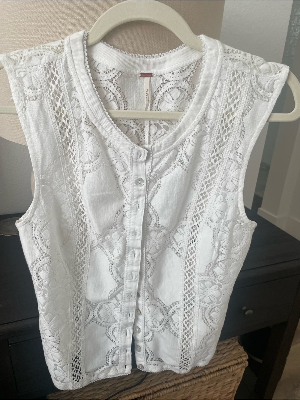 Free People White Lace Button-Front Sleeveless Camisole Top